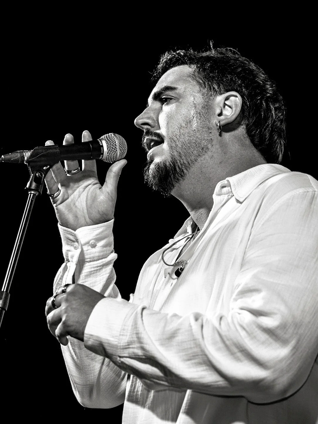 Al-Liquindoi live on stage